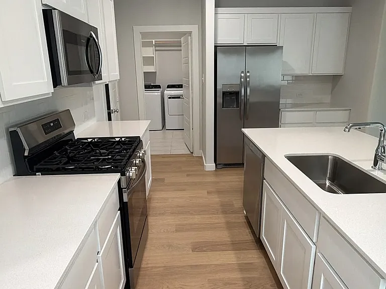 964 Dahlia Dr — Photo 2