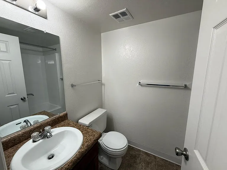 Charter Oaks Apartments — Photo 179