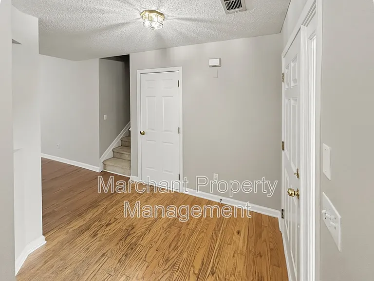 776 Waterbrook Ln — Photo 5