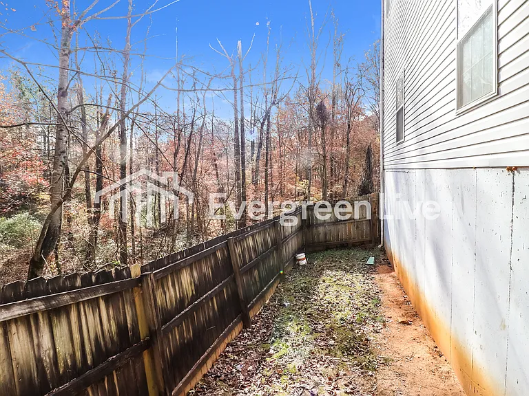 520 Ashland Manor Dr — Photo 14