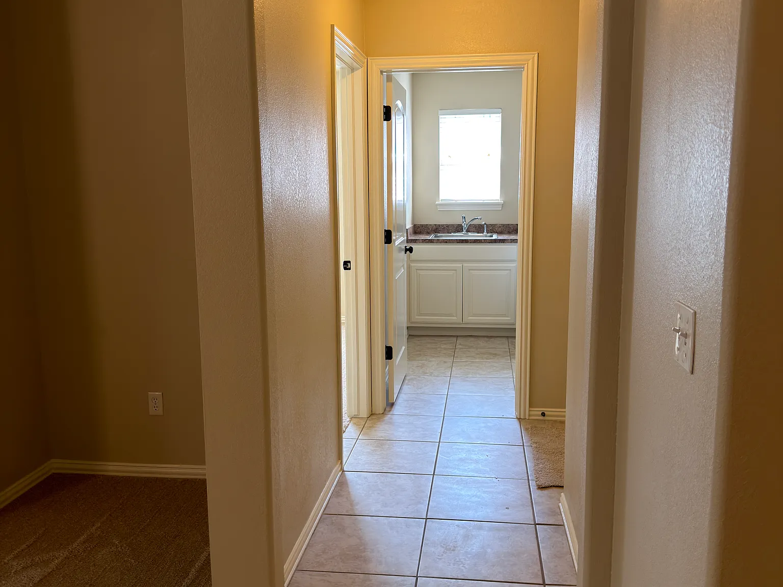 4 bed, 1899 sqft, $2,500 — Photo 4