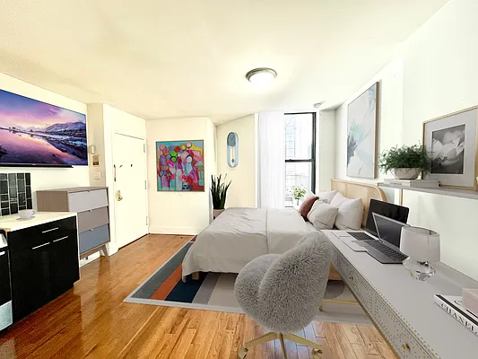 Rented by Pear NYC LLC | media 9