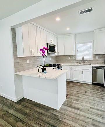 2nd image of 1813 S Highland Ave