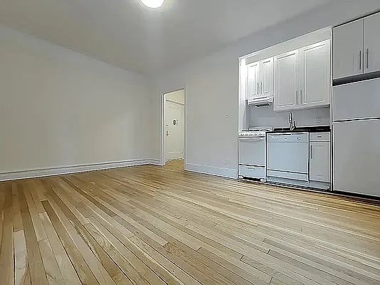 2nd image of 214 E 51st St APT 5D