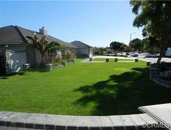 4th image of 2211 S Gardenia Ave
