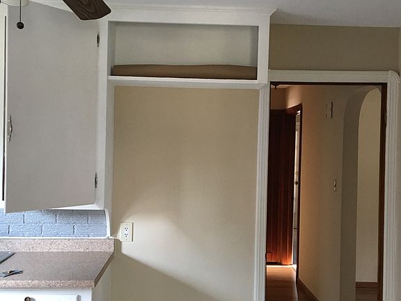 4th image of 5913 Vandalia Ave #2