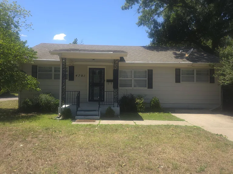4701 N Peniel Ave — Photo 1