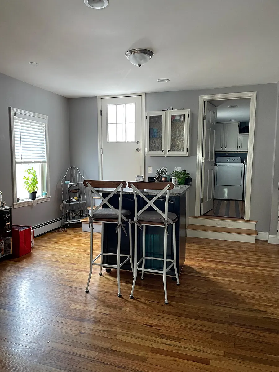 Building Photo - 479 E 6th St #2