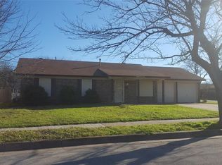 700 E Glendale St, Crowley, TX 76036