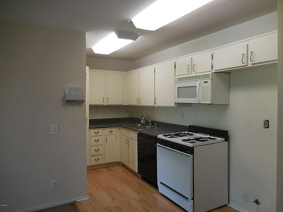 3rd image of 844 Bluewater Way