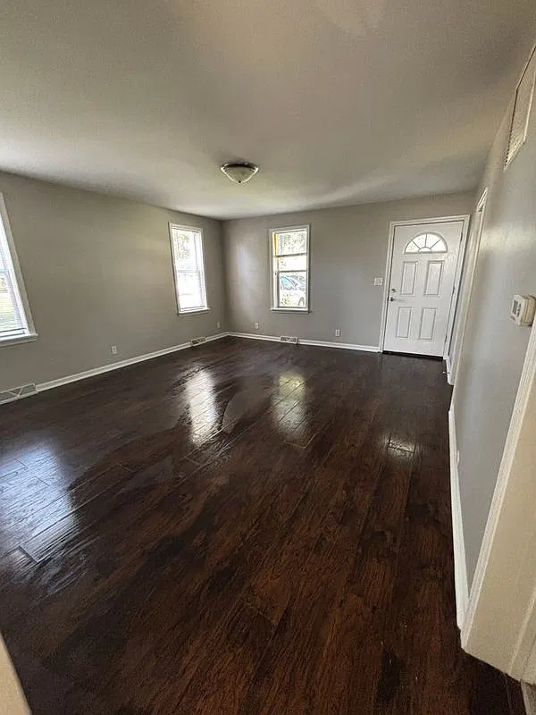 3 bed, 1.0 bath, 1085 sqft, $1,700 — Photo 4