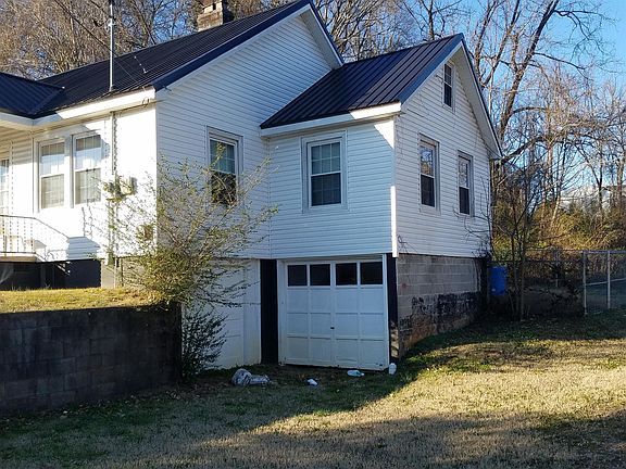 4th image of 1017 Stafford St