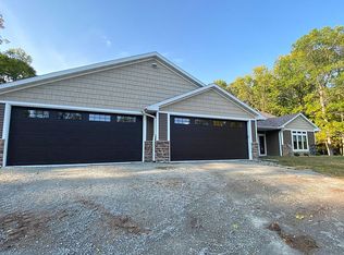 2200 Sampson Rd, Little Suamico, WI 54141