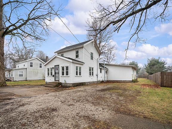 2nd image of 460 Green St