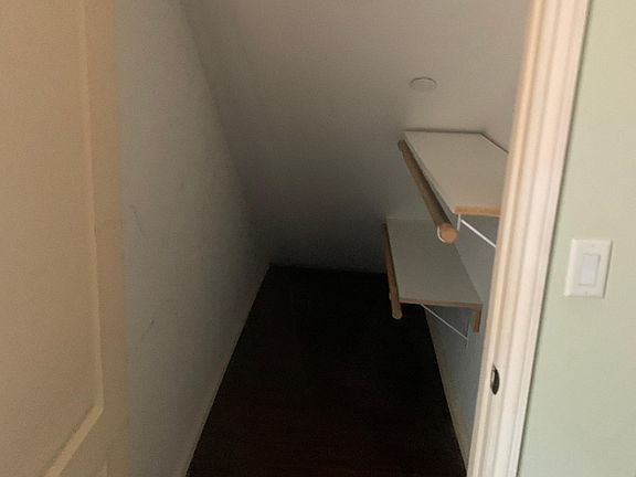 4th image of 11828 Hamlin St #A