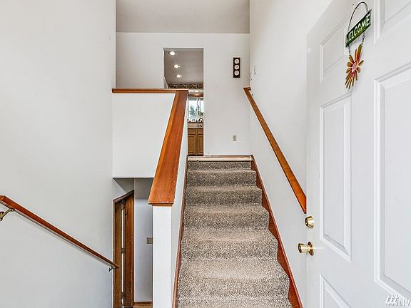 5th image of 609 Williams Ct W