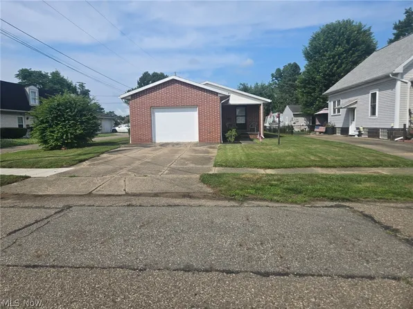1022 Logan Ave NW, New Philadelphia, OH 44663