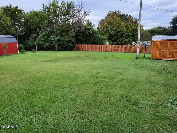 5th image of 408 Greenwood Cir