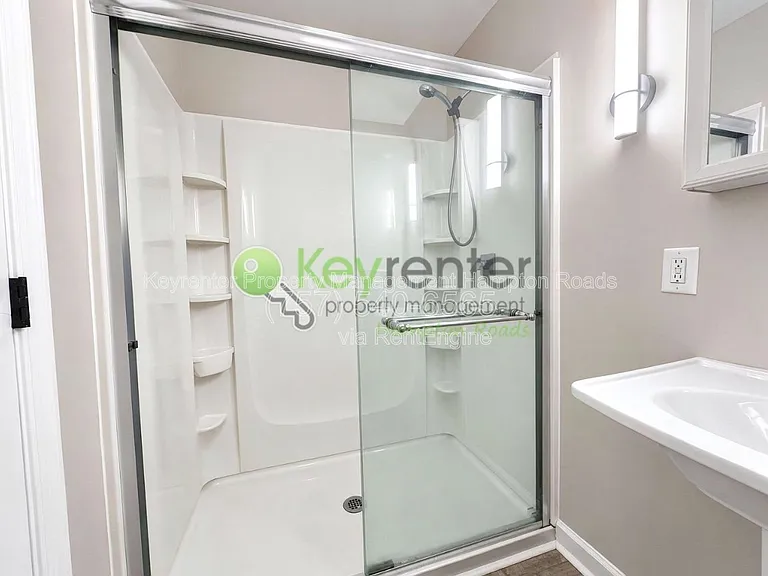 543 McLean St — Photo 17
