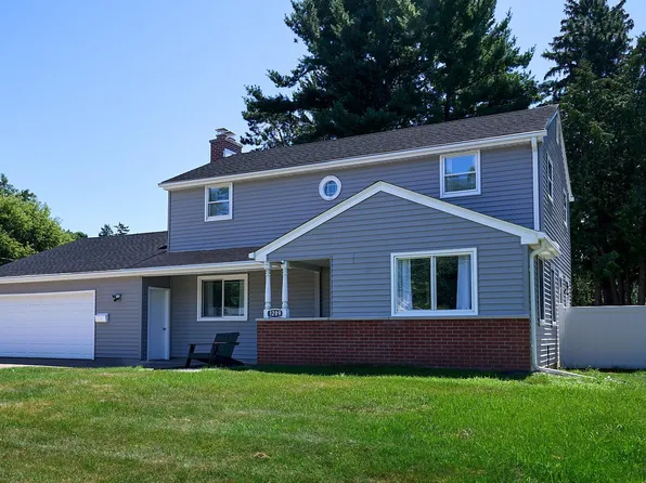 1209 Pine St W, Stillwater, MN 55082