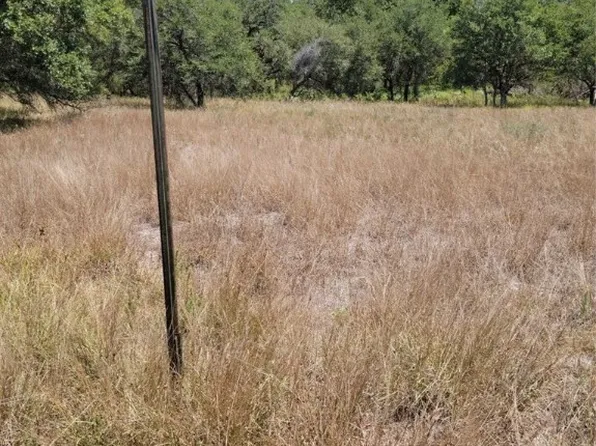 11 Post Oak Rd, Inez, TX 77968