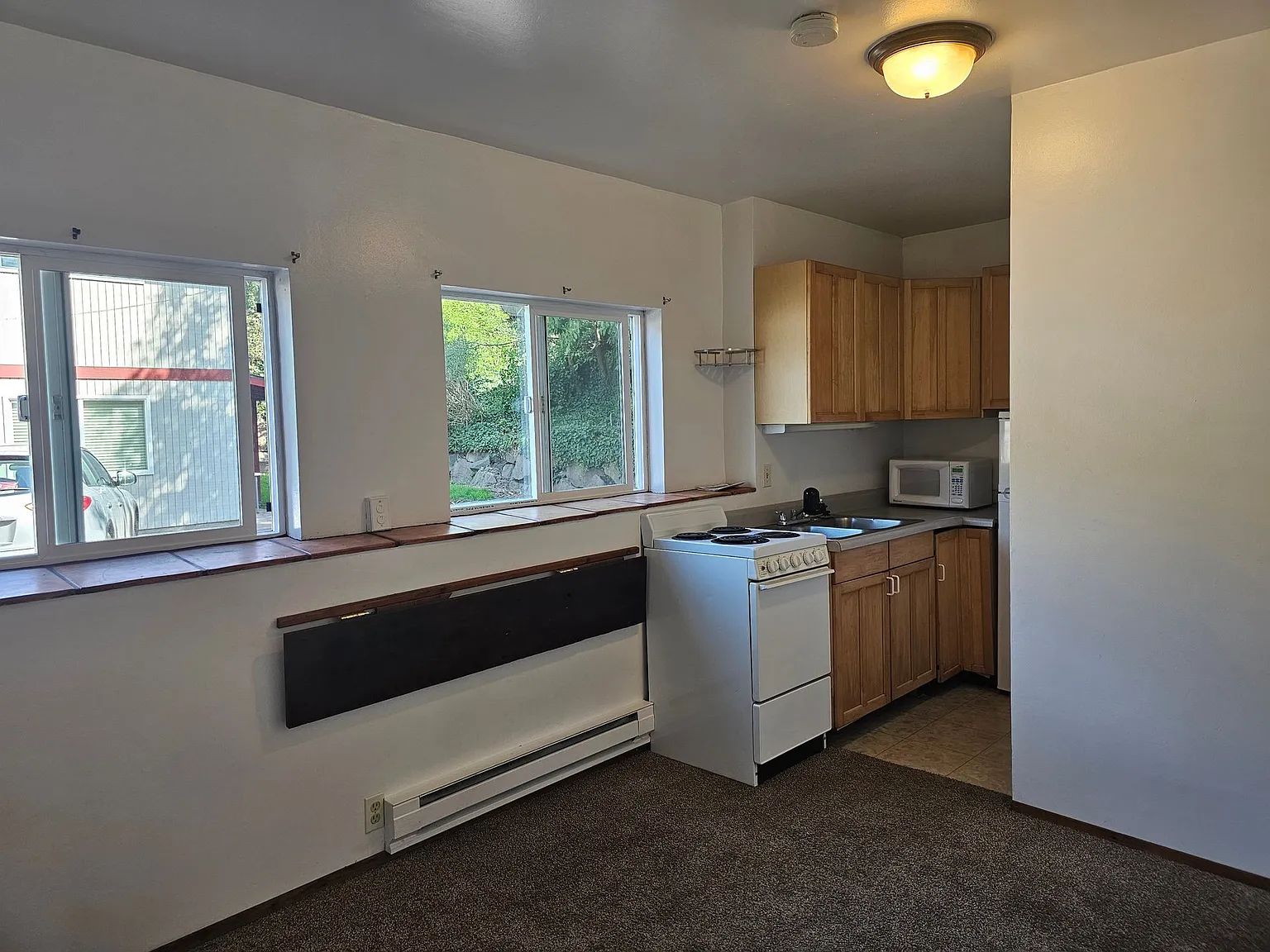 Lancer Apartments: Leasing Specials! Beautiful Mid-Century Units in West Seattle — Photo 3