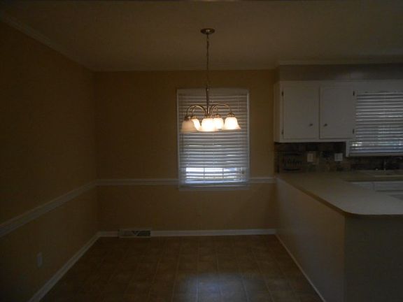 4th image of 218 Vicar Pl