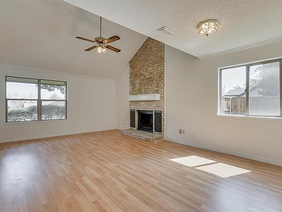 3rd image of 3112 Royal Oaks Dr