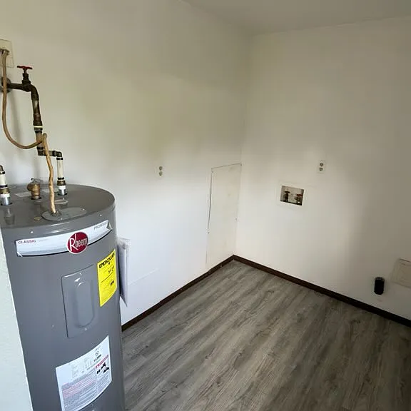 1028 Debolt St — Photo 3
