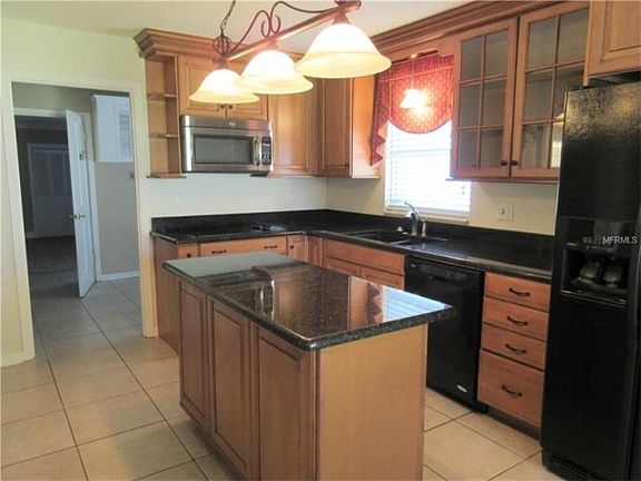 4th image of 1020 Hunt Ave