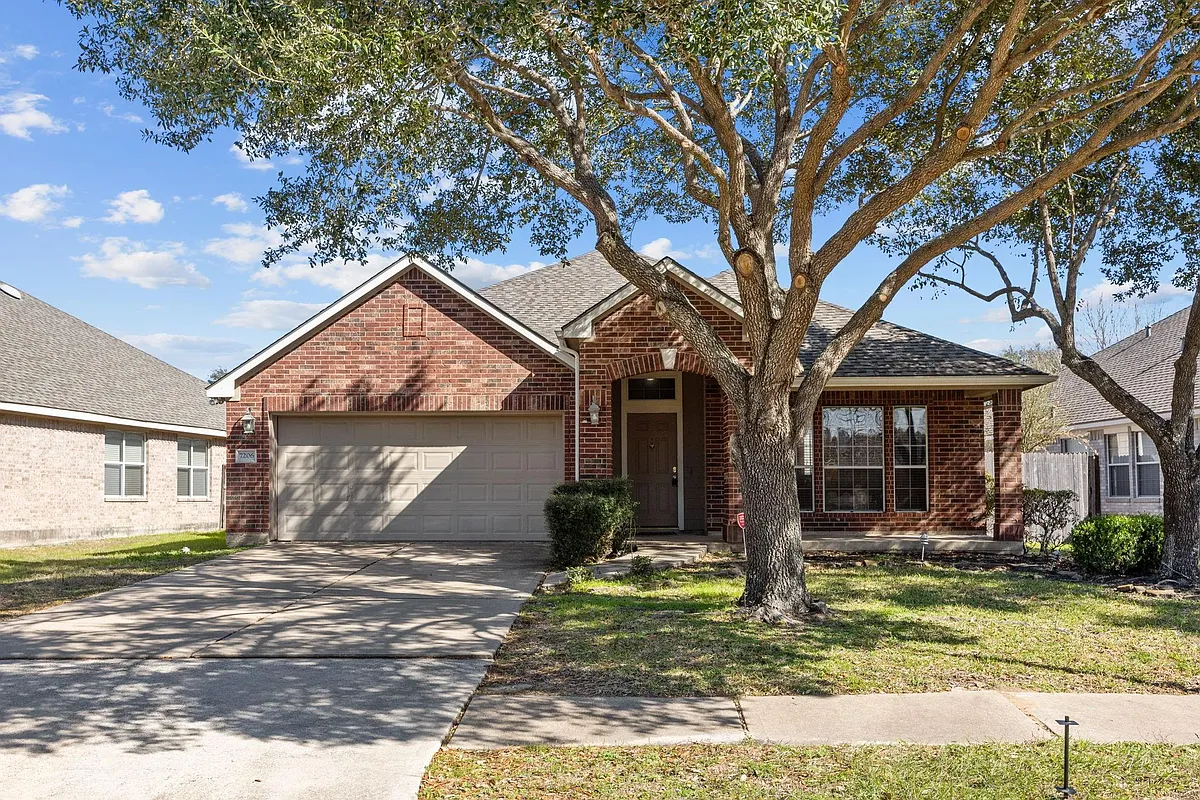 Photo 1 of 25 - 7206 Hollow Field Ln - Cypress, TX Primary Photo - 7206 Hollow Field Ln