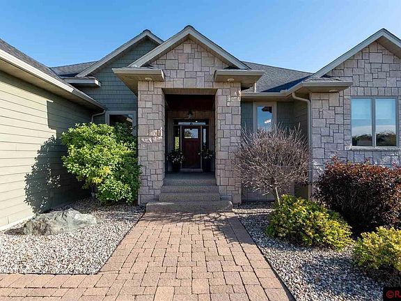2nd image of 208 Rosewood Dr