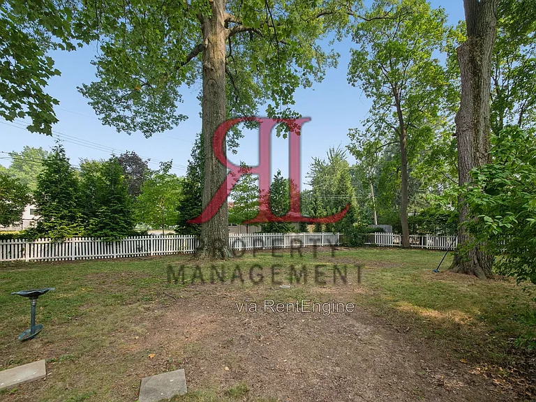 85 Eastmoor Blvd — Photo 52