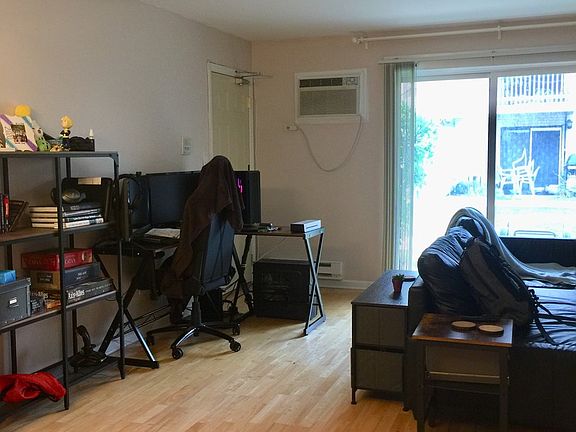 3rd image of 425 E Osage Ln APT 1A
