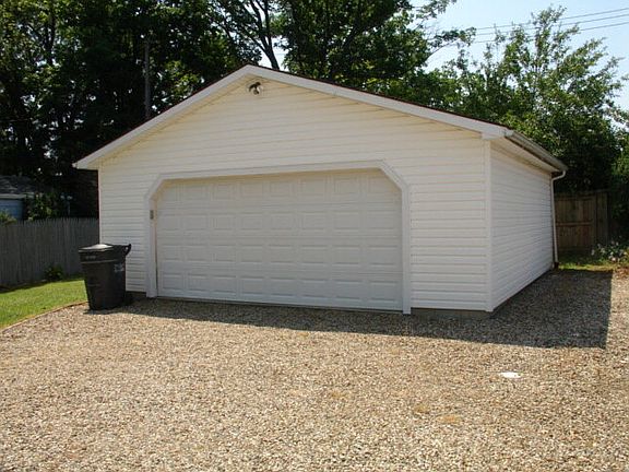 3rd image of 2035 Willowood Dr N