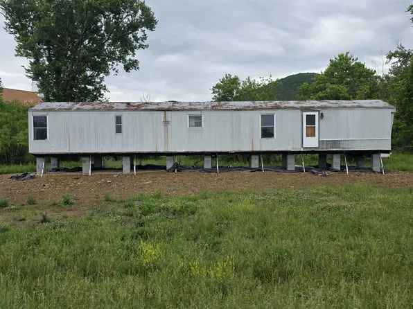 151 Park St, Max Meadows, VA 24360