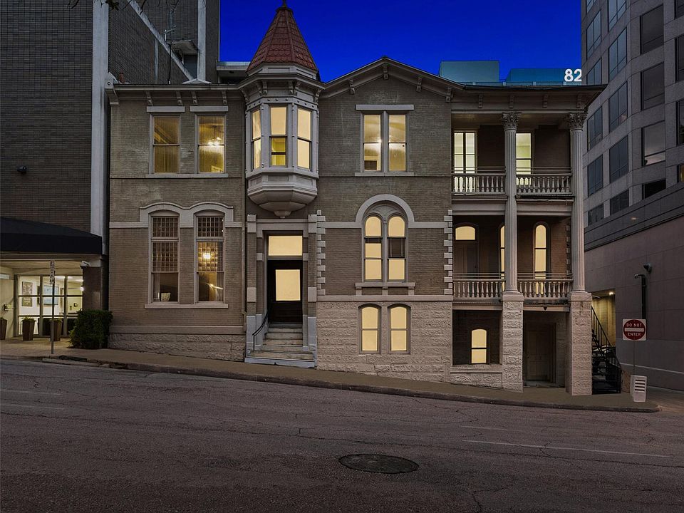 1st image of 109 E 10th St