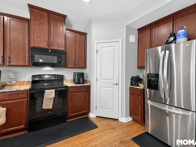 676 Twisted Oak Ct — Photo 3