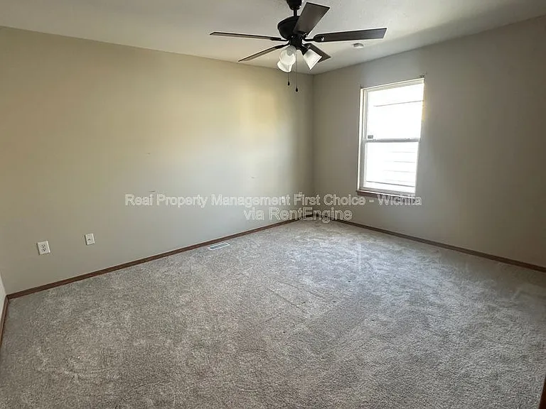 1450 N Green St — Photo 13