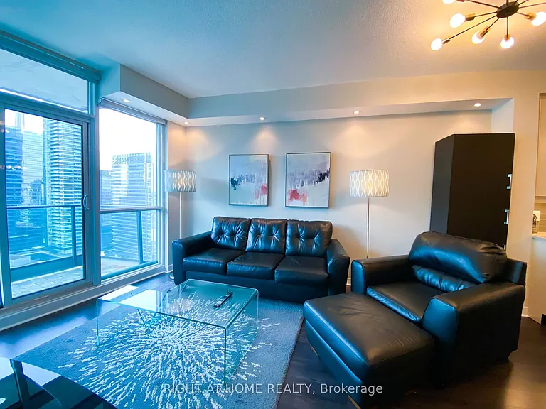 33 Bay St #3213 — Photo 13