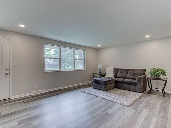 5th image of 143 Waterman Dr