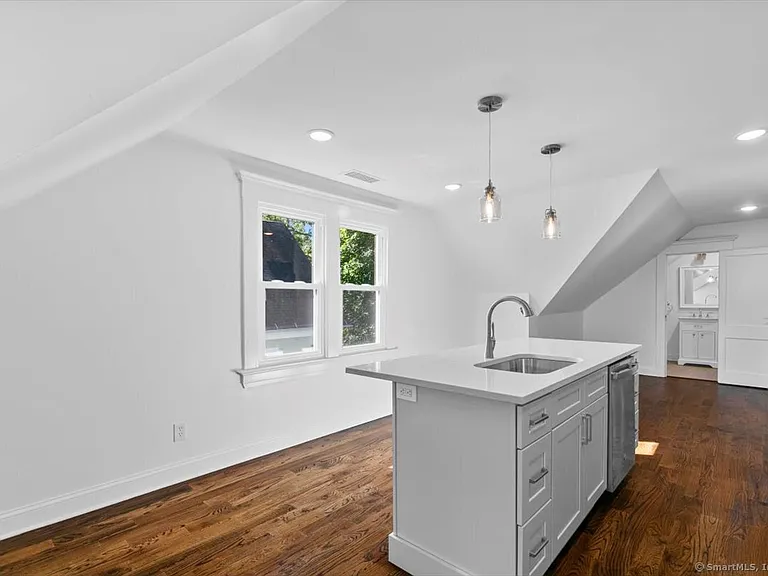 954 Elm St #3 — Photo 4