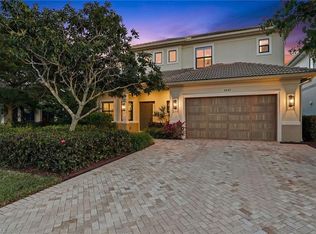 2867 Coco Lakes DR, NAPLES, FL 34105