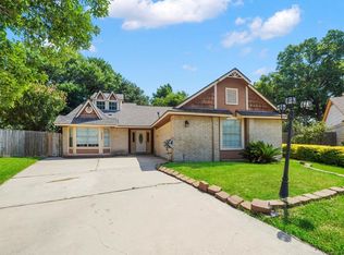 3207 S Greenpark Dr, Houston, TX 77082