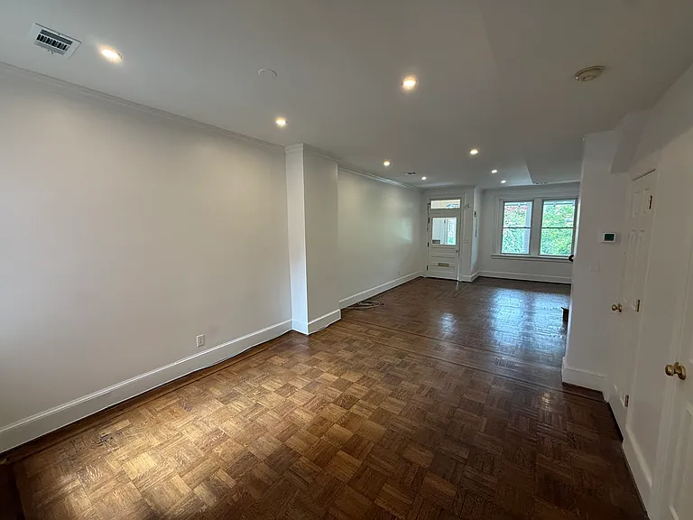 1318 Girard St NW — Photo 9