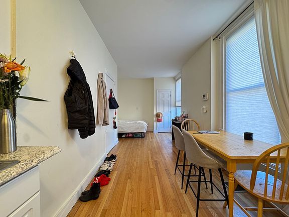 2nd image of 59 Trumbull St APT 2