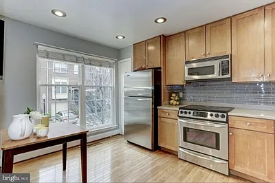 3 bed, 1985 sqft, $3,750 — Photo 4
