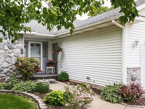4th image of 7518 Melinda Ct SE
