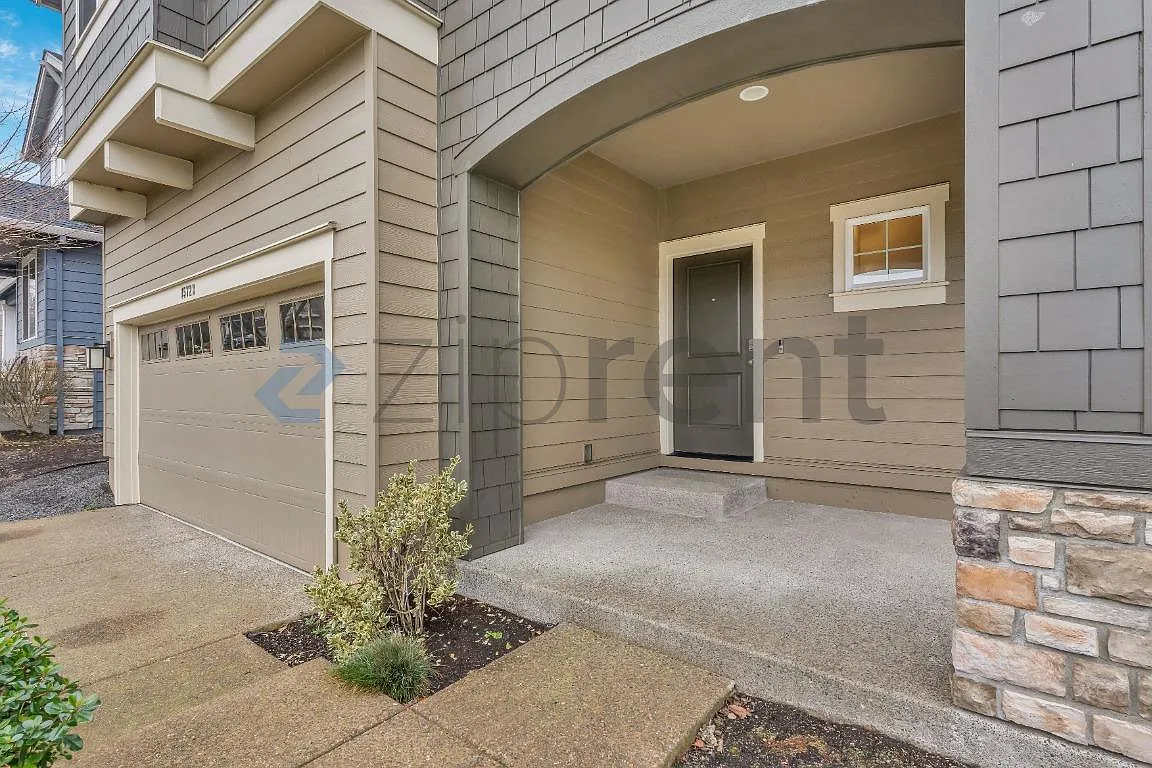 4 bed, 2.5 bath, 2297 sqft, $3,300 — Photo 3