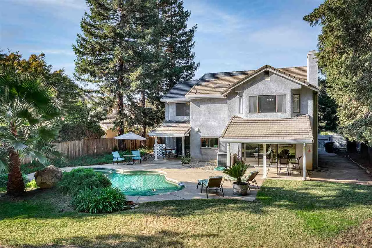 1013 Gina Way photo 1